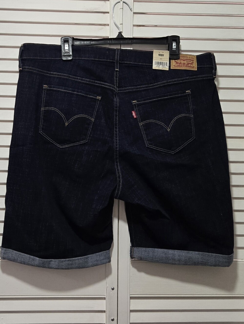 Nwt Levi’s Classic Denim Bermuda Shorts - Size 18W - Picture 2 of 3